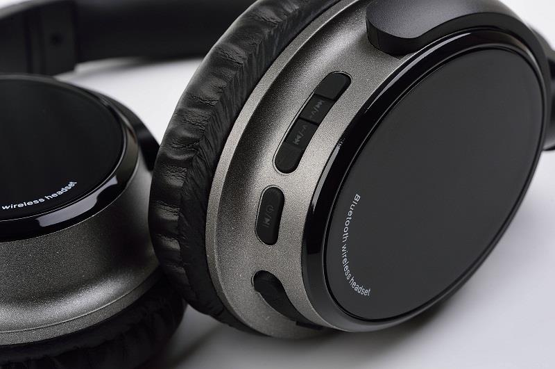 V6 HD noise cancellation bluetooth headphones