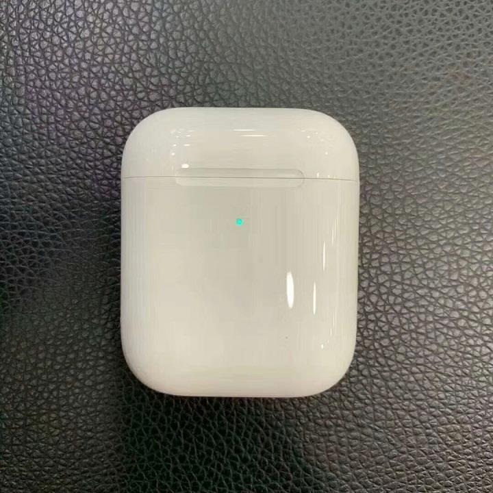 airpods 2 charging case front
